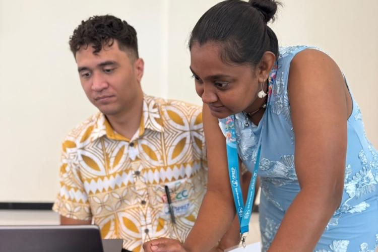 Dr. Shilpa Lal delivering training at IT scripting training in Tonga_ClimSA EU