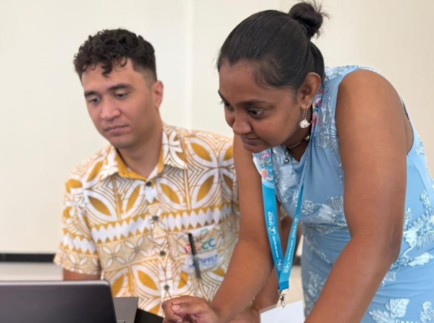 Dr. Shilpa Lal delivering training at IT scripting training in Tonga_ClimSA EU